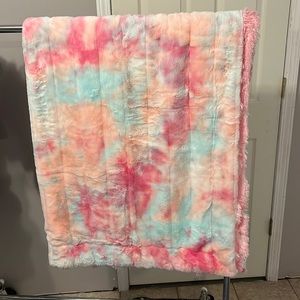 NWT Minky adult blanket. Koala front with shag backing